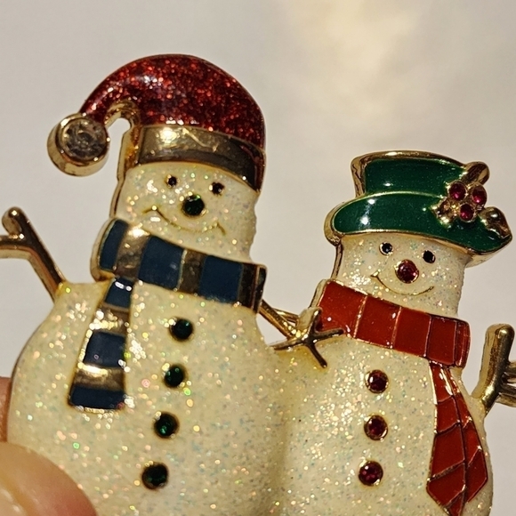 Monet Snowman and Woman Couple enamel pin brooch - Picture 7 of 10